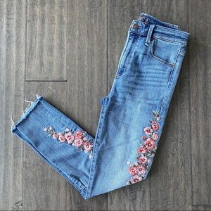 A&F Simone High Rise Ankle Floral Embroidery Jeans